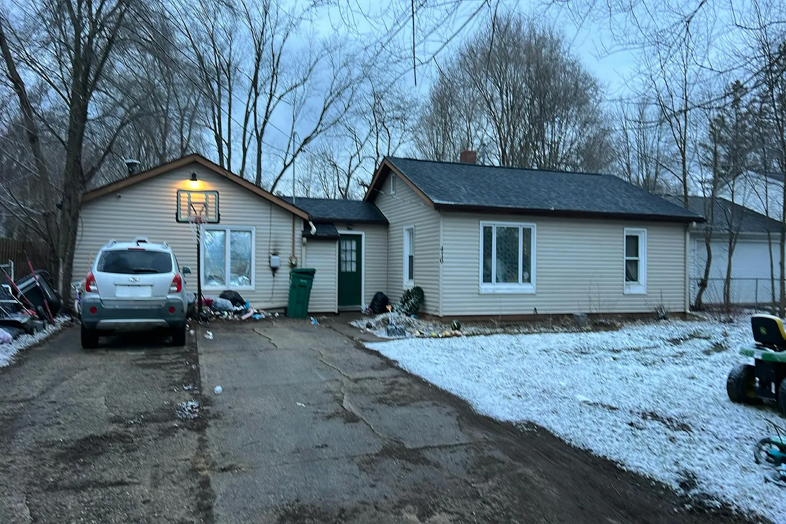 410 Wellington Ave photo 1