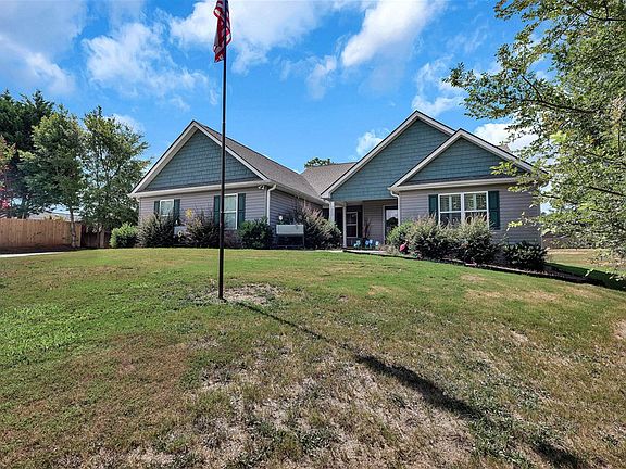 3rd image of 303 Plantation Point