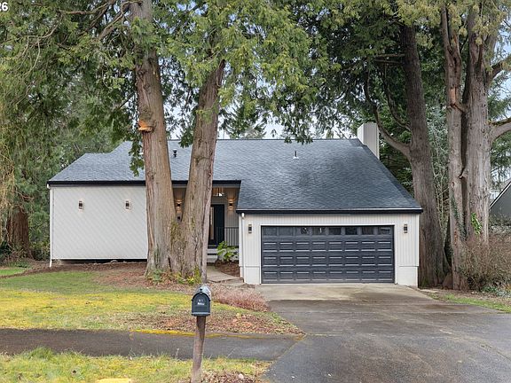 2nd image of 275 NE Scott Dr