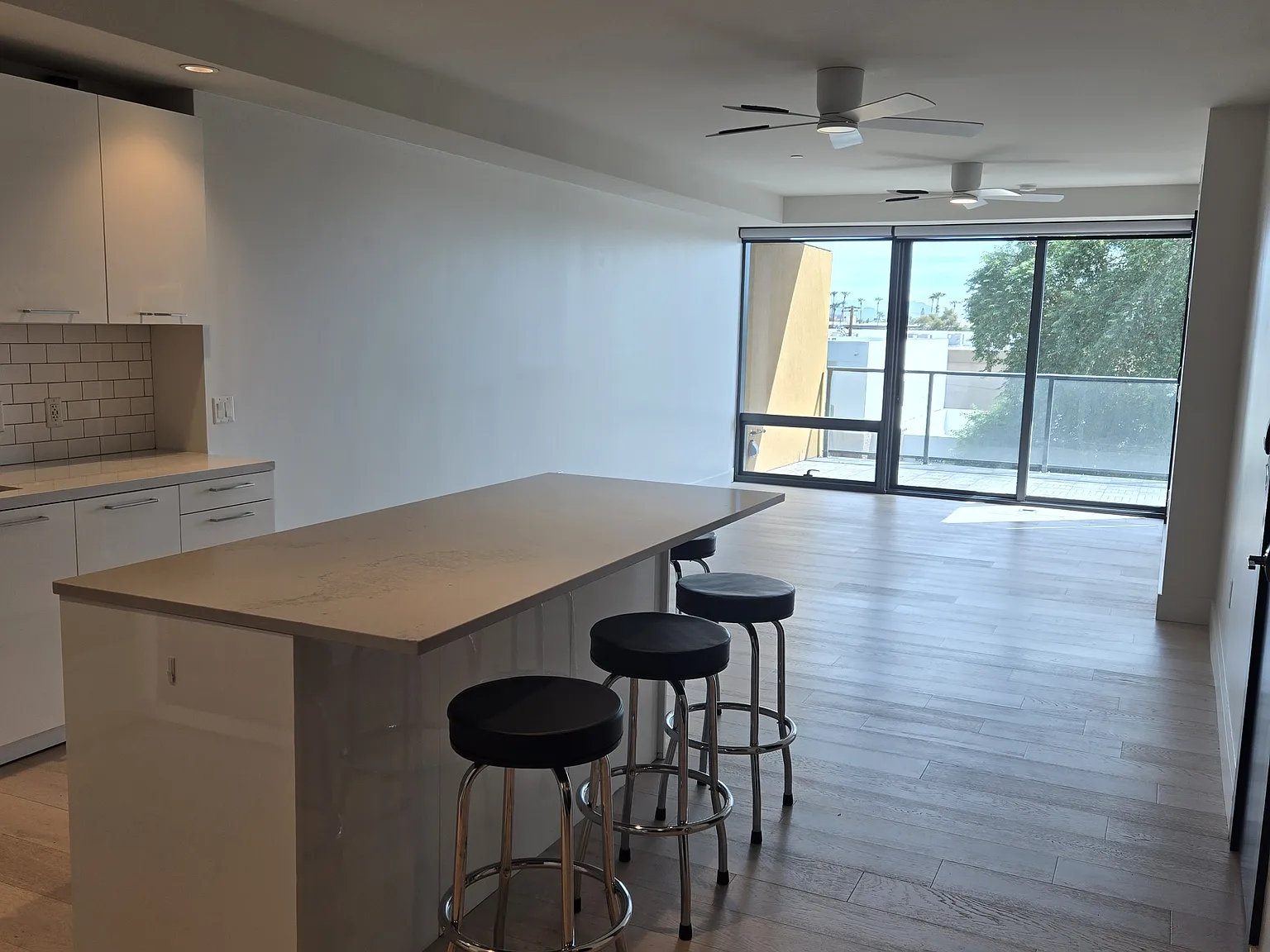 1 bed, 1.5 bath, 942 sqft, $3,350 — Photo 2