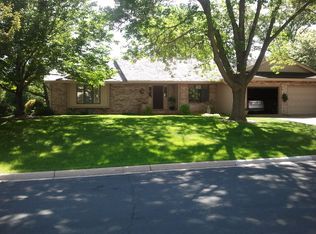 1168 Amble Dr, Arden Hills, MN 55112