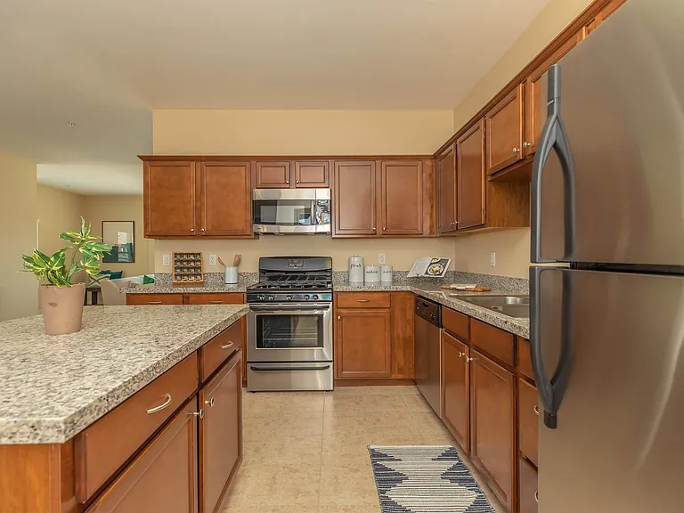 Vineyards at Palm Desert Apartment Homes — Photo 30