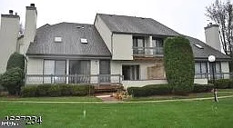 11 Woodhill St