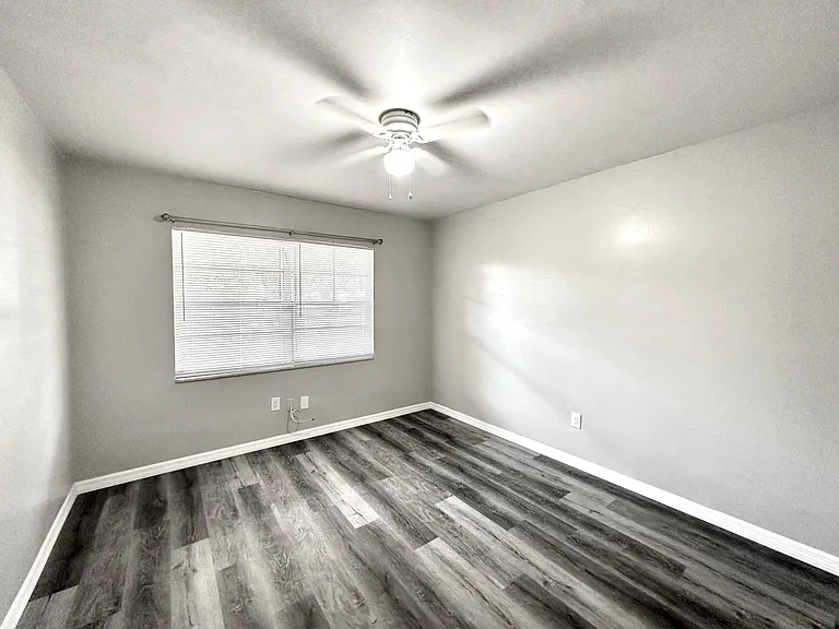 10284 106th Ter N — Photo 12