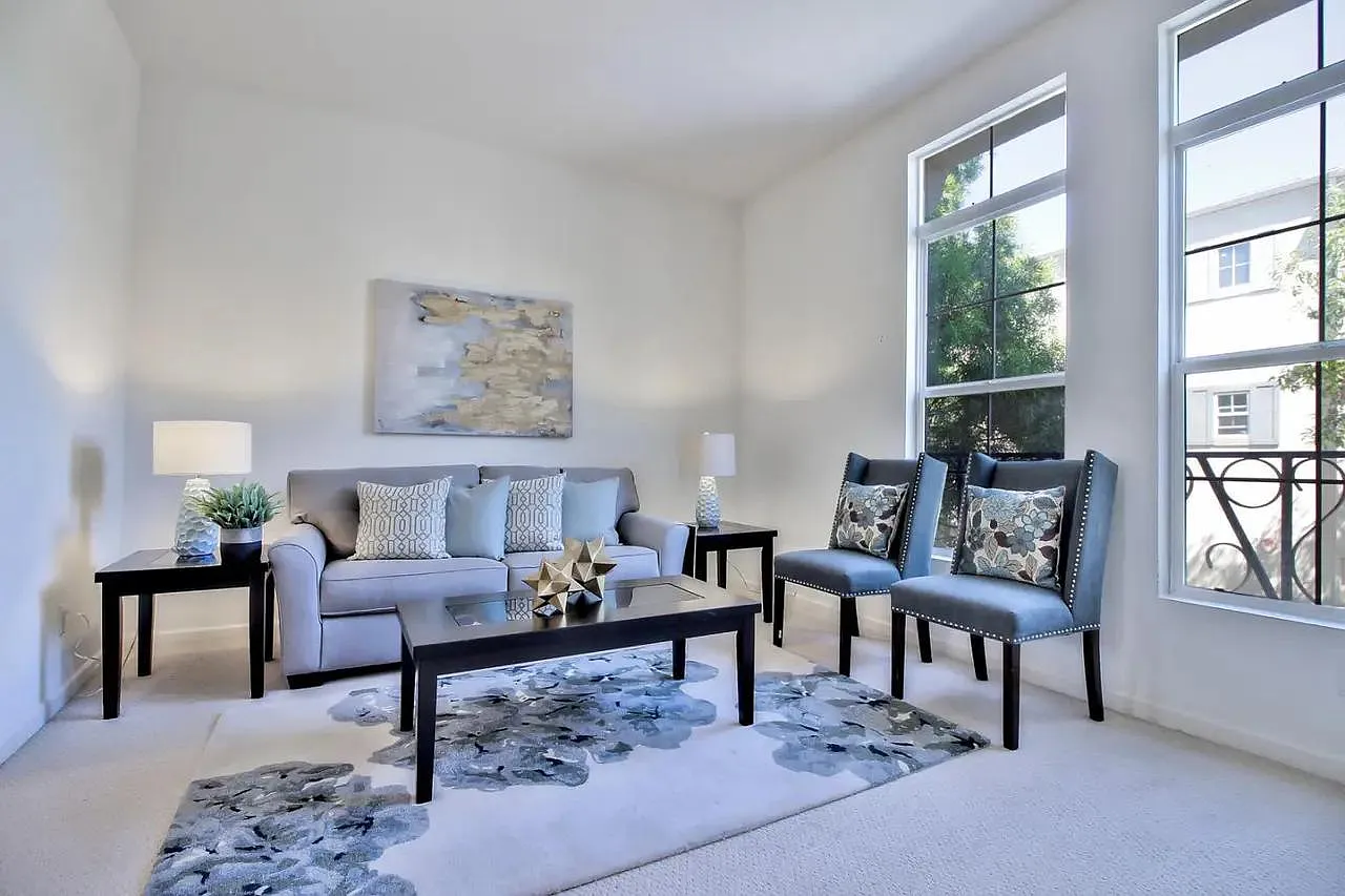 3 bed, 2.5 bath, 1353 sqft, $3,995 — Photo 3