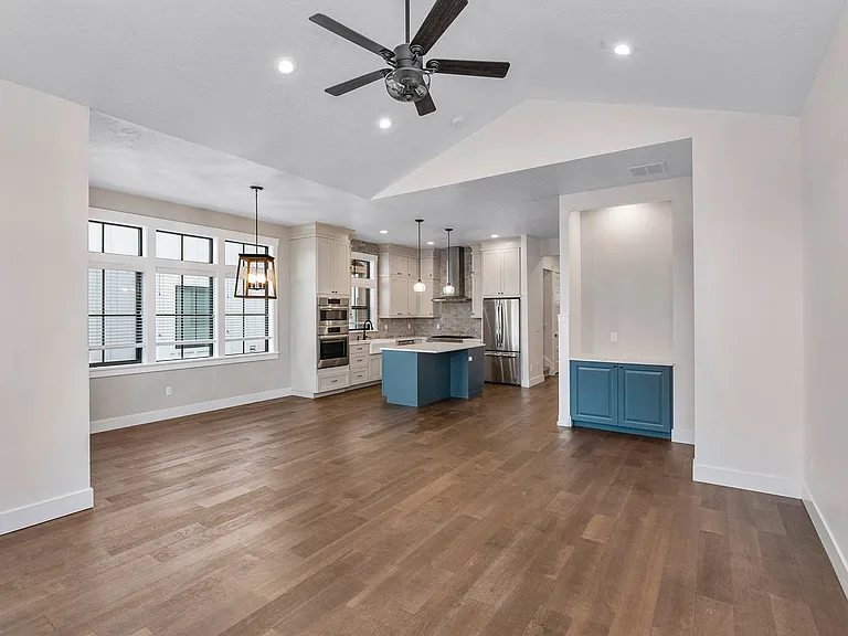6642 N Asissi Ln — Photo 17