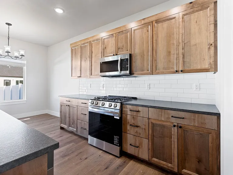 656 Jeanine Dr — Photo 17