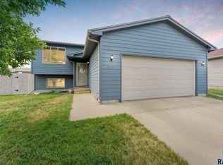 8201 W Stoney Creek St, Sioux Falls, SD 57106