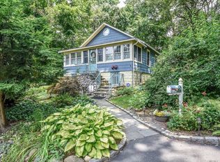29 Hammond Rd, Glen Cove, NY 11542