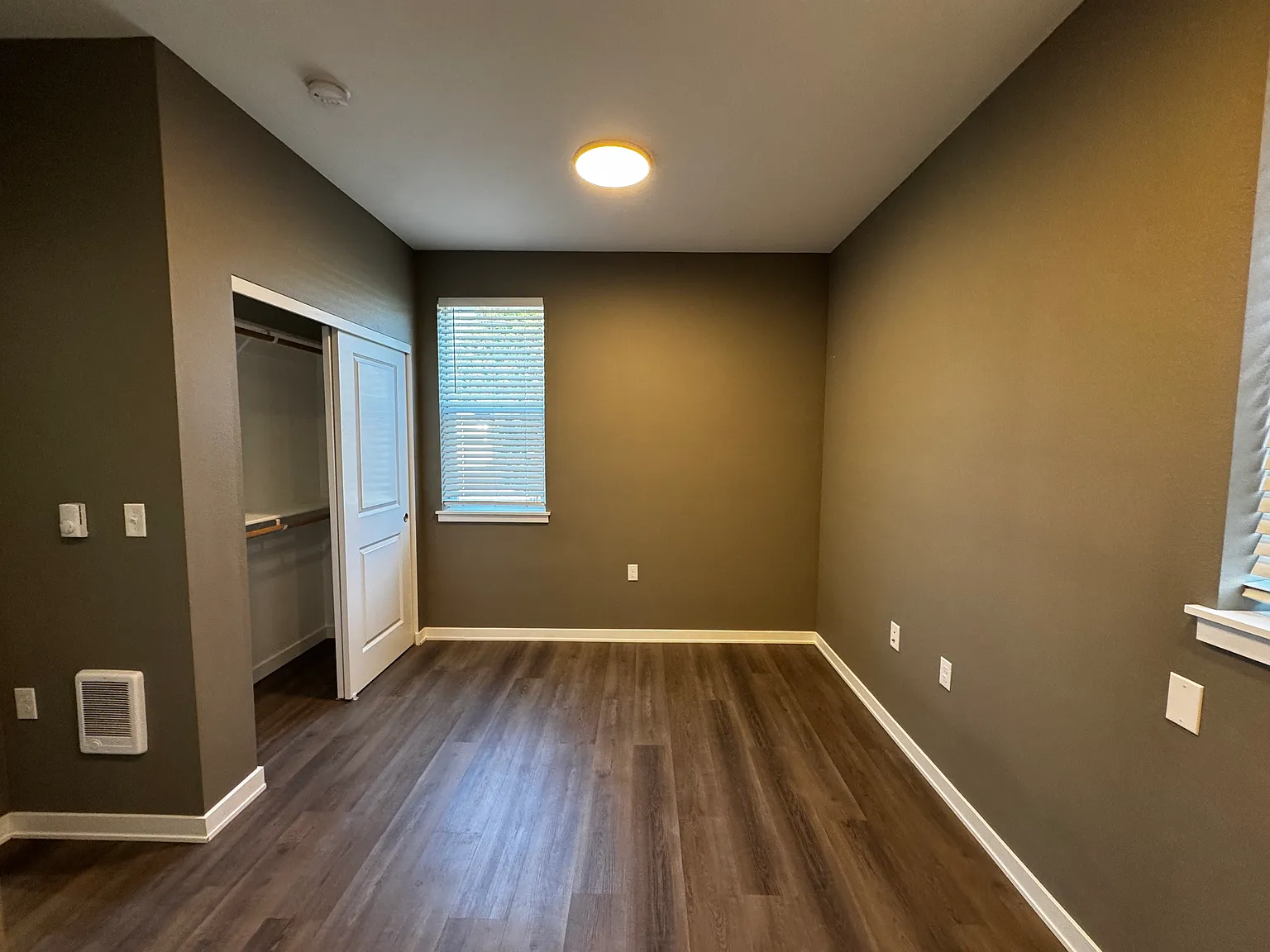 Studio, 250 sqft, $950 — Photo 4