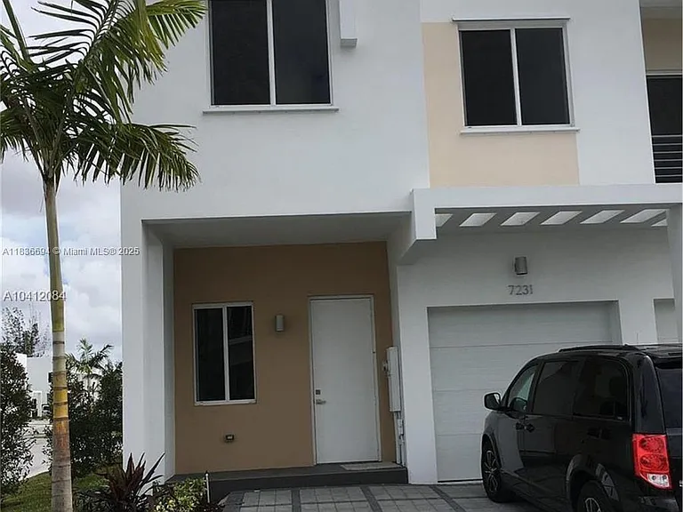 7231 NW 103rd Path — Photo 2