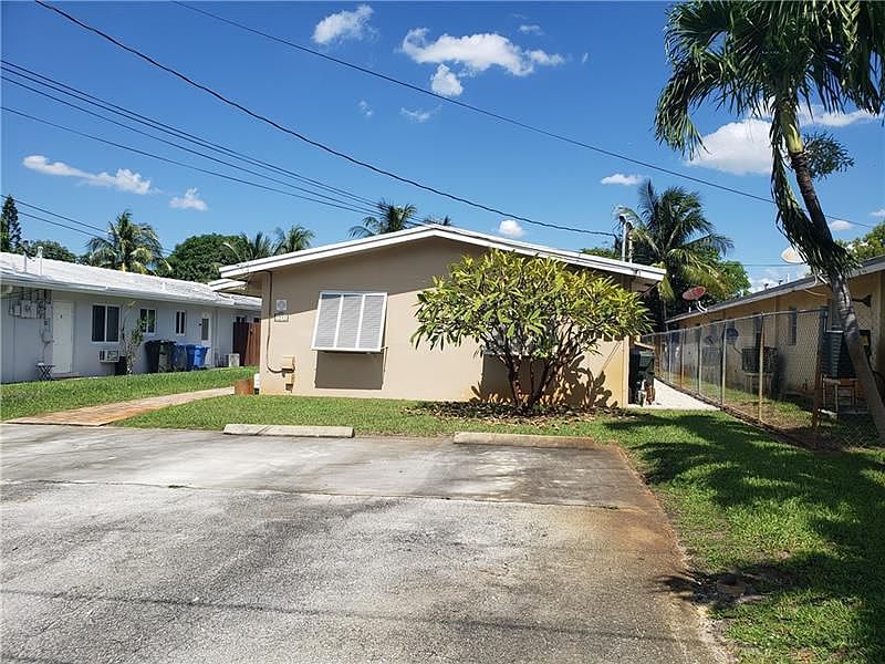 1st image of 1085 NE 34th St #2