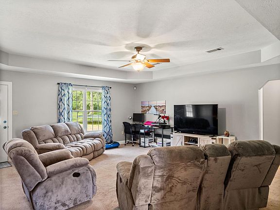 4th image of 528 Timothy Dr