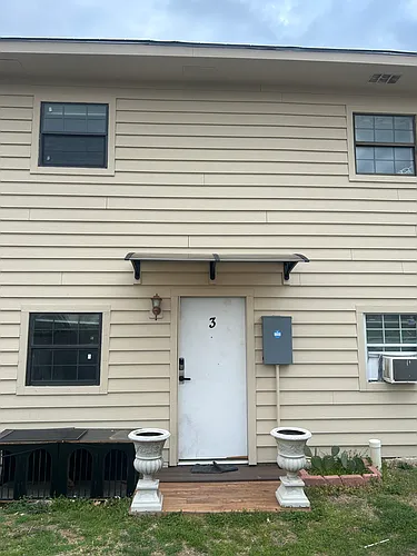 1207 N Ross Ave #1 Photo 1