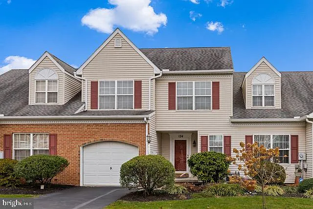 124 Carriage Hill Ln photo 1