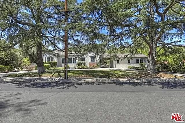 1st image of 607 Knight Way
