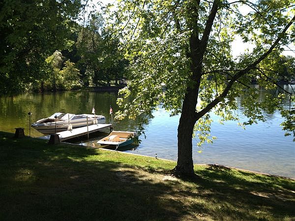 Lake View Breezeway 1
