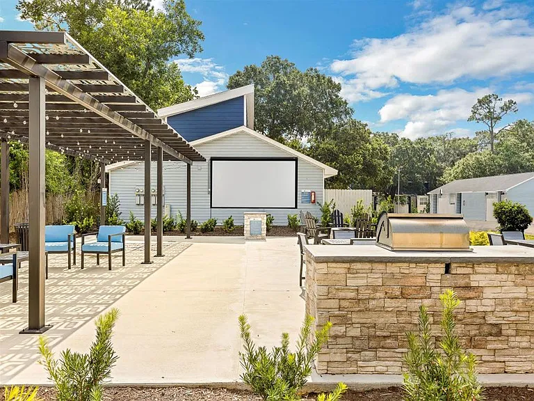 7270 Hilburn Rd — Photo 1