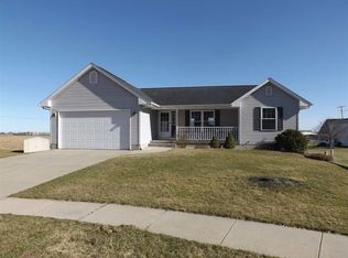 420 Lee Ct, De Witt, IA 52742