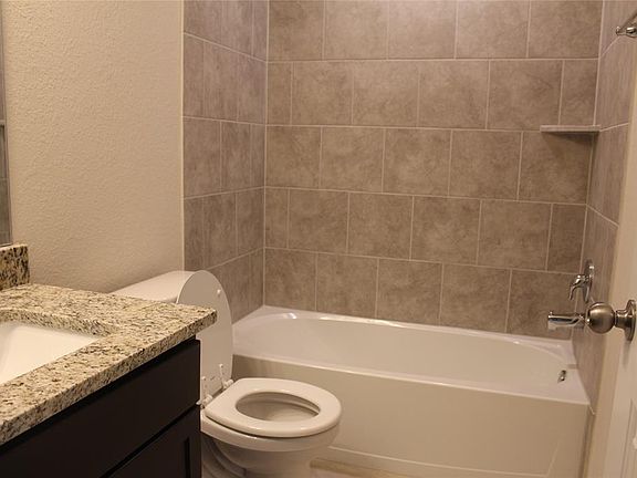 4th image of 902 Briscoe St