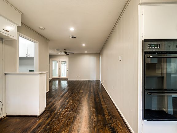 3rd image of 3308 Pecan Ln