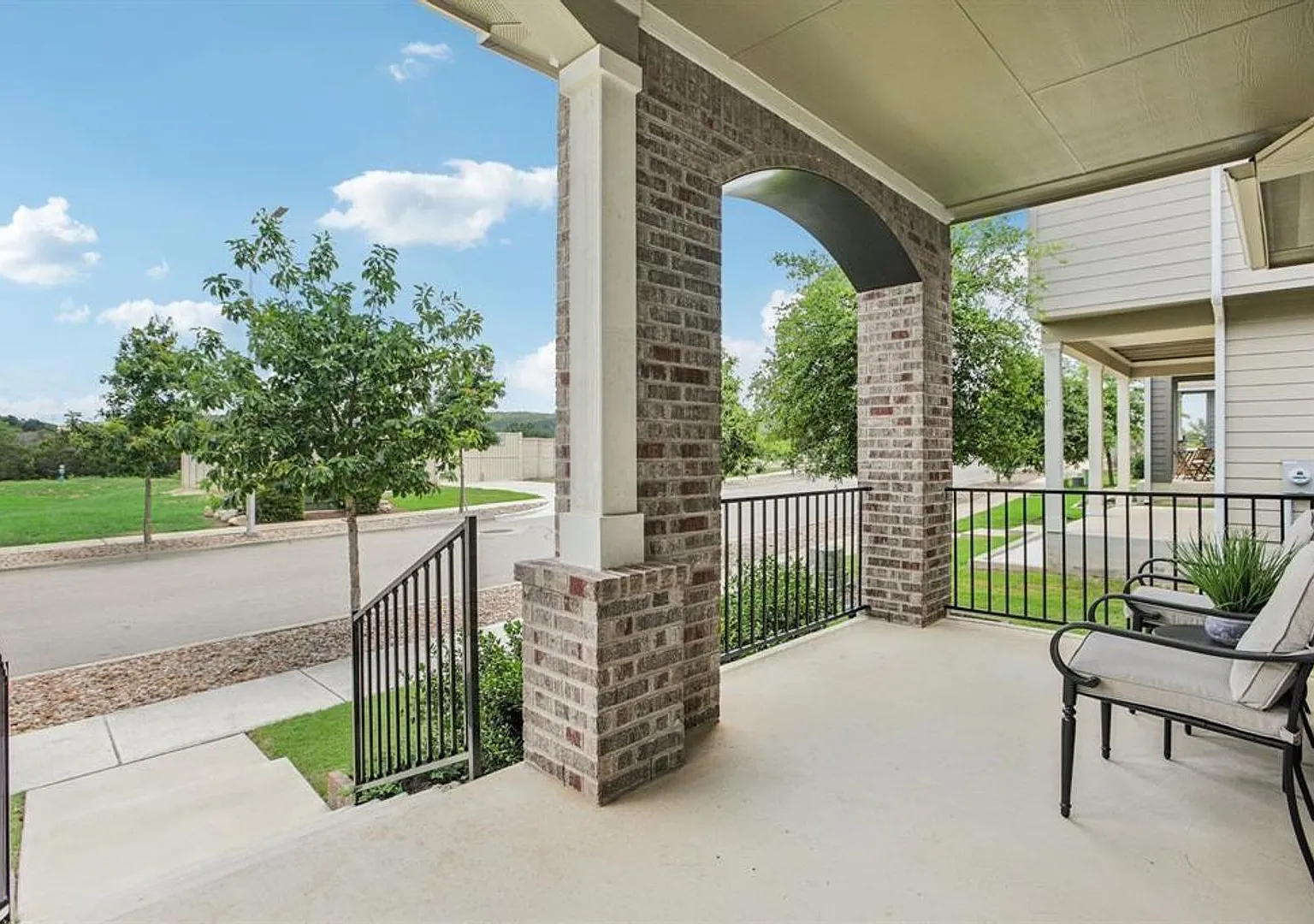 Incredible 3 Bed 2 Bath Home — Photo 3
