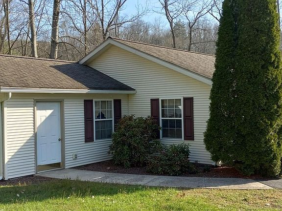 3rd image of 14 Lester Ln