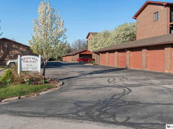 11937 Miracle Hills Dr APT 11, Omaha, NE 68154