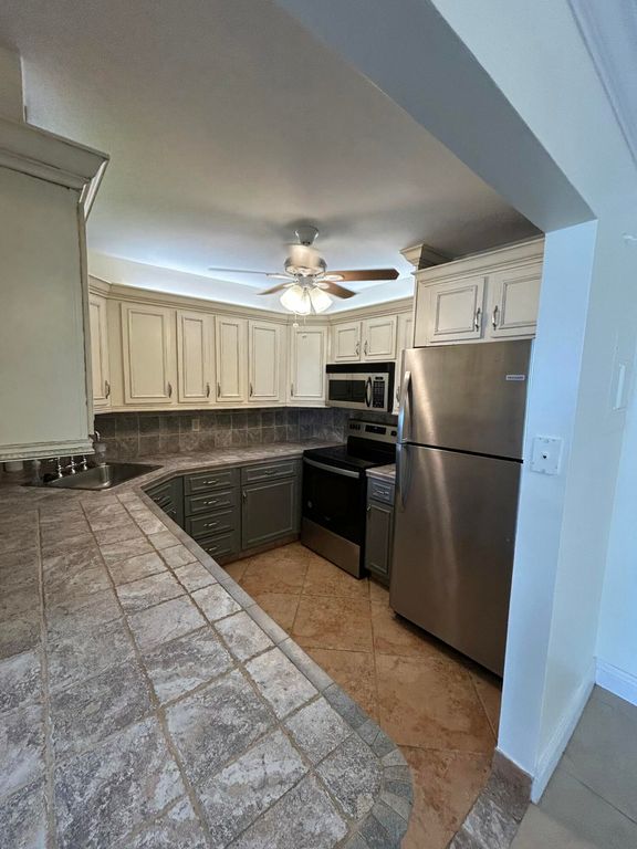 305 N POMPANO BEACH Boulevard #205, photo 5