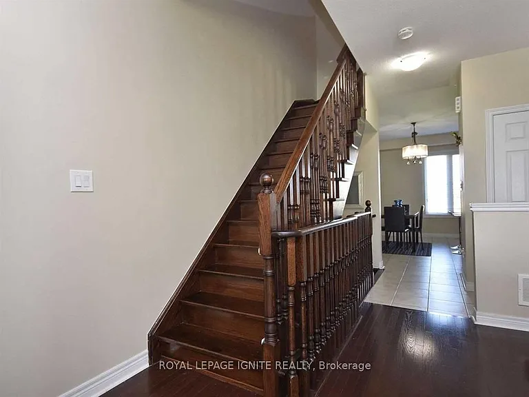 40 Cedar Lake Cres — Photo 34