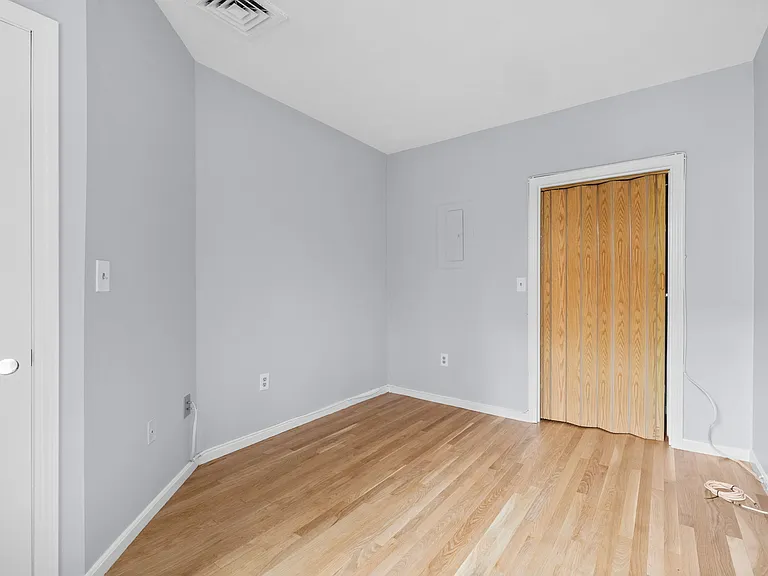 12 Parmenter St #4R — Photo 10