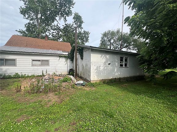 3rd image of 207 N Steele St