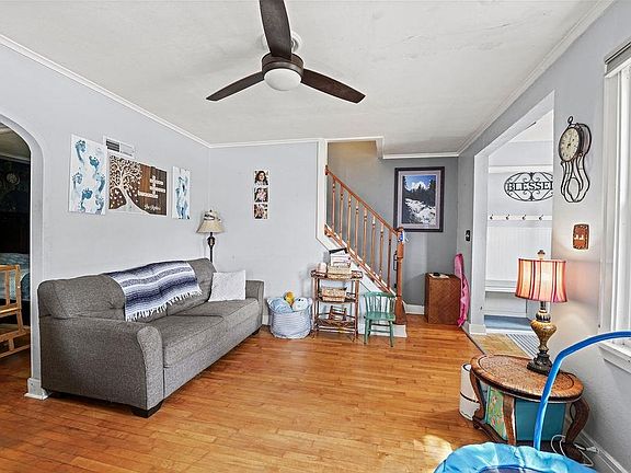 4th image of 1036 Tyler Ave