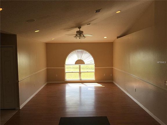 4th image of 325 Lauderdale Ct