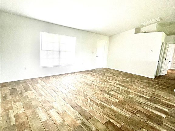 5th image of 4010 29th St SW
