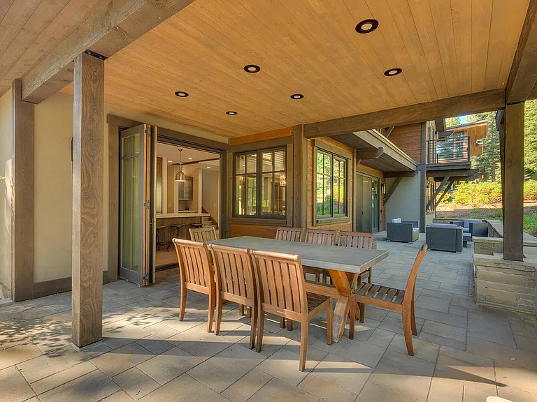 10562 Glenbrook Ct — Photo 3