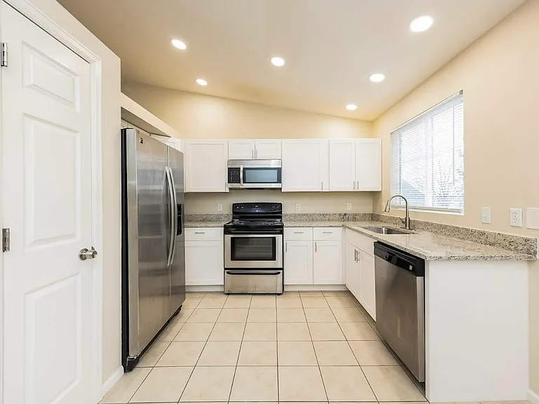 6125 Miramont St — Photo 1