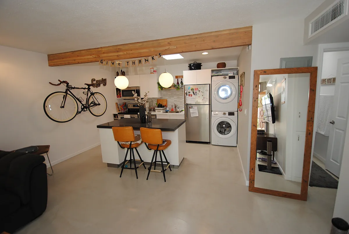 Building Photo - 425 W Colter St #B