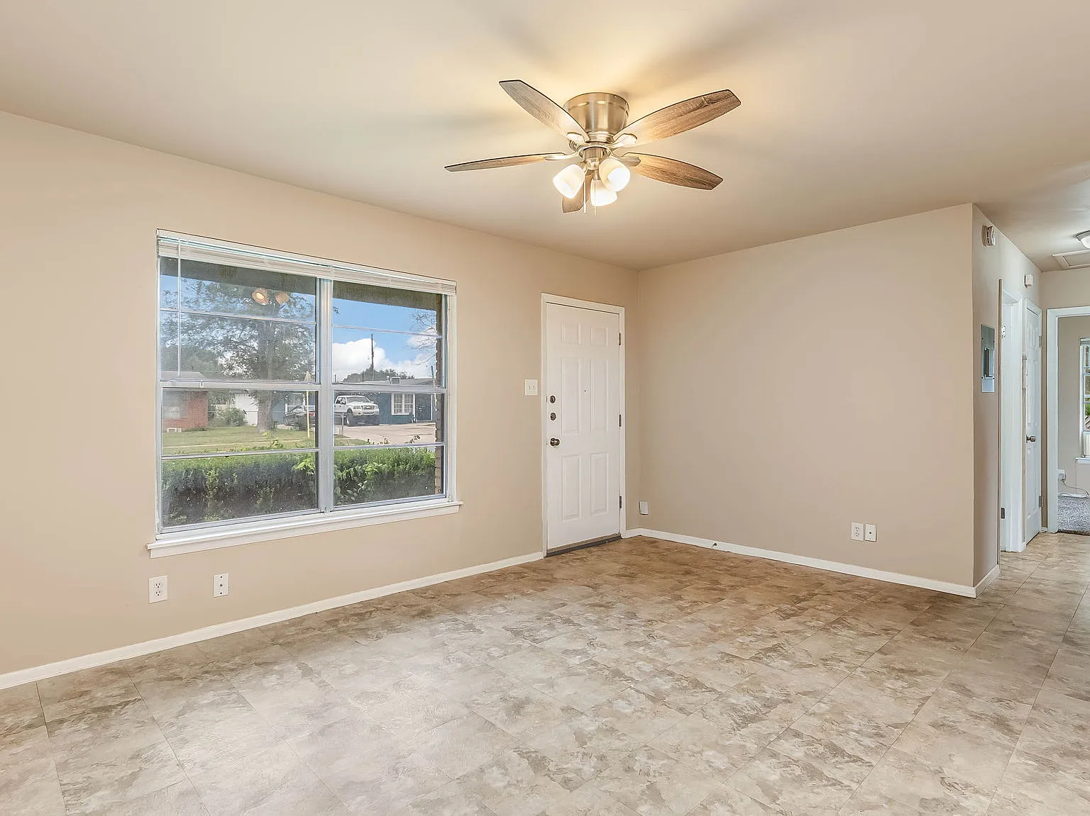 2 bed, 861 sqft, $1,275 — Photo 4