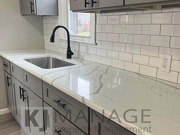5th image of 11348 Farley Ave