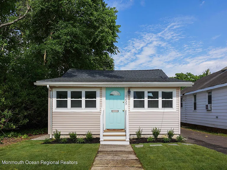 1233 Oakwood Rd — Photo 3