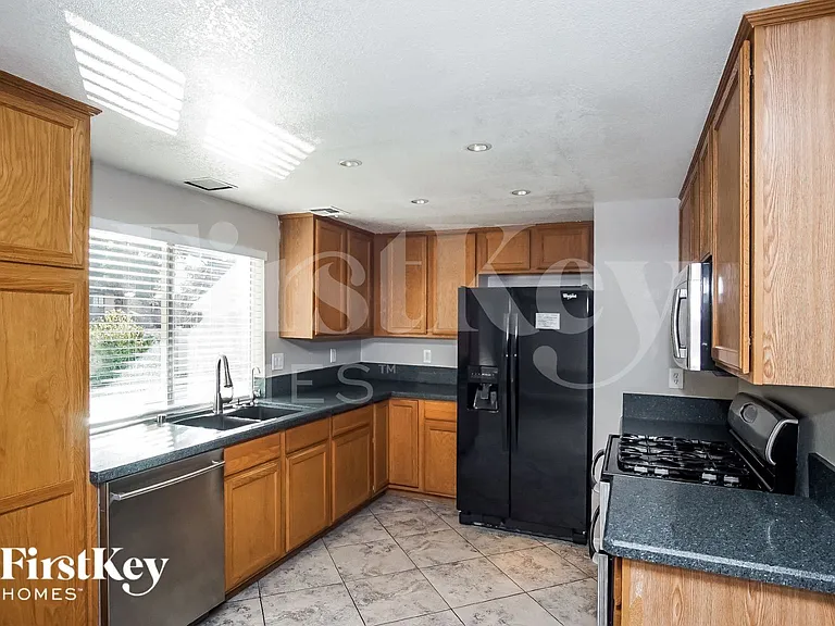 2406 El Cid Ct — Photo 6