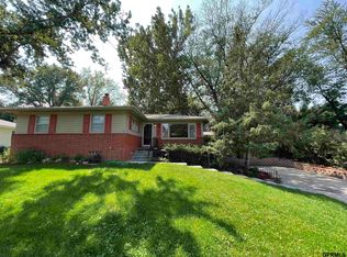 2820 Bridgeford Rd, Omaha, NE 68124