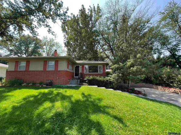 2820 Bridgeford Rd, Omaha, NE 68124