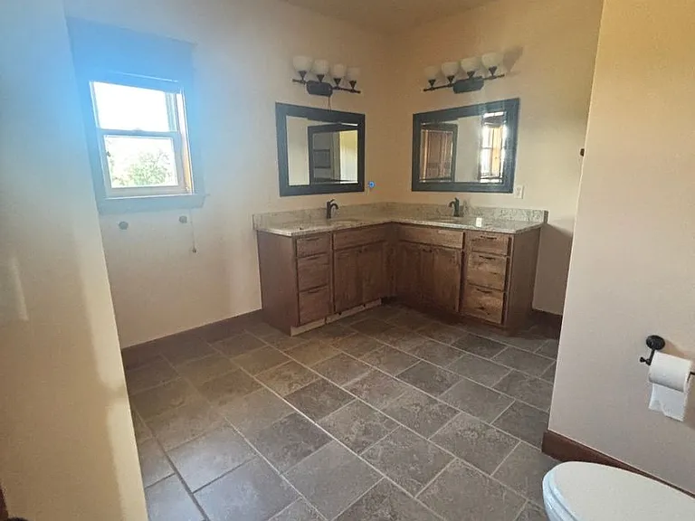 135 Emrie Ln — Photo 41