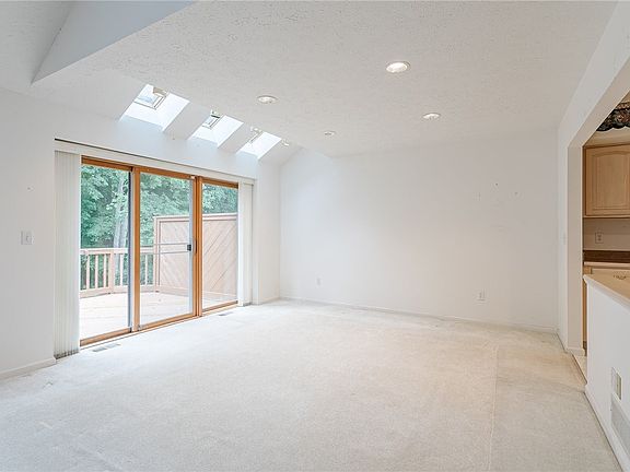 4th image of 345 Reef Point Cir