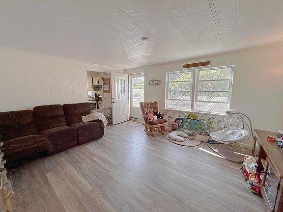 4th image of 16 Sumac Street