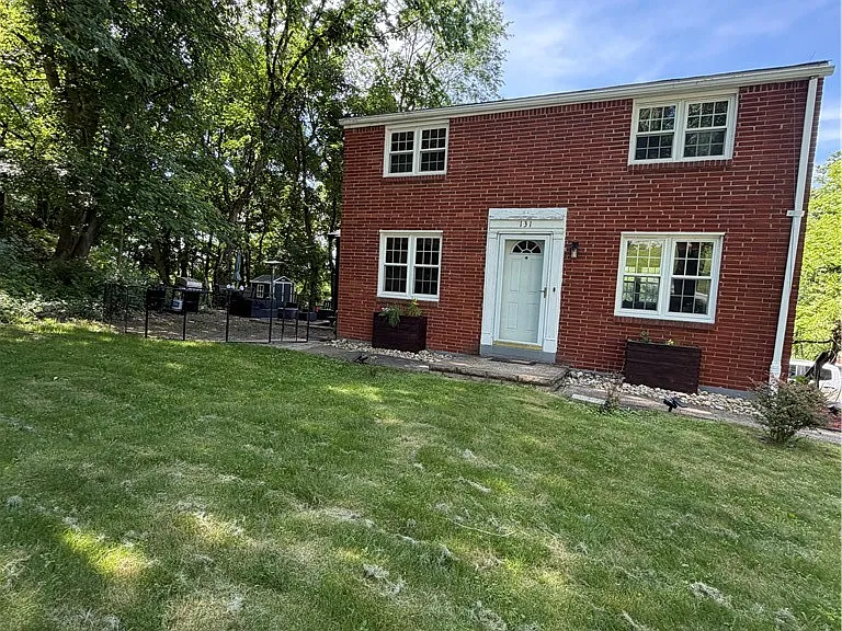131 Jacob Dr — Photo 1