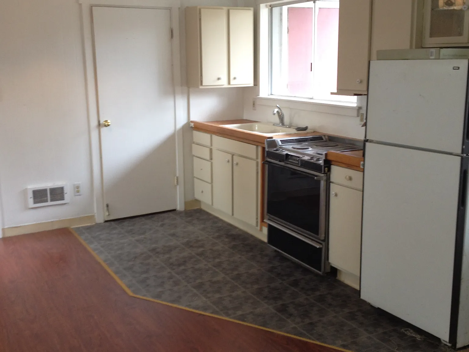 Cute home in Lincoln City — Photo 4