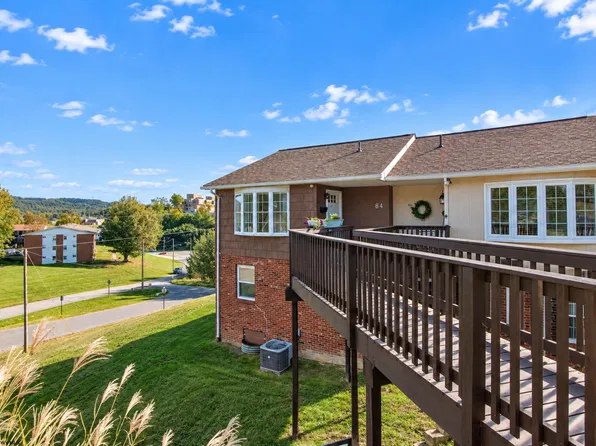 84 Pinewood Ln, Clarksburg, WV 26301